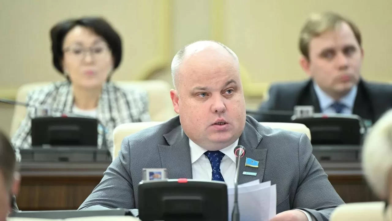 Закон для ИИ, школы и "Адал азамат": как Казахстан перестраивает систему образования