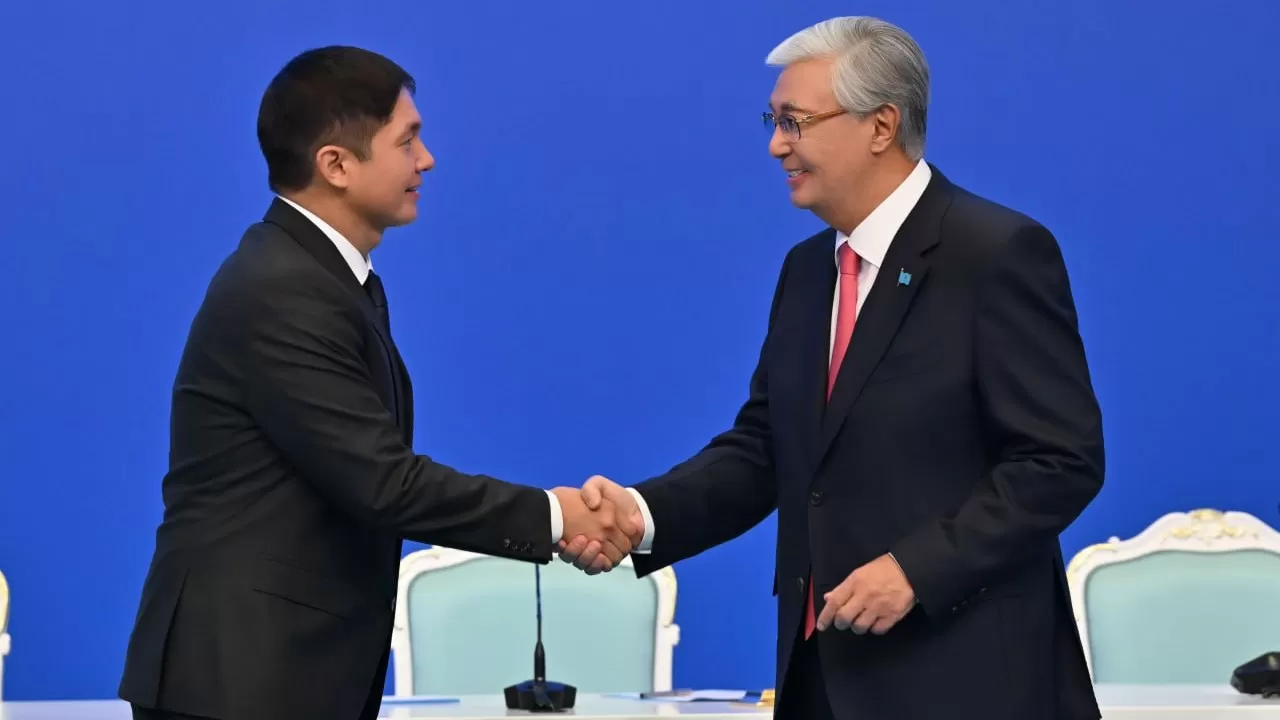 Президент бір топ ұстазға мемлекеттік наградалар табыстады