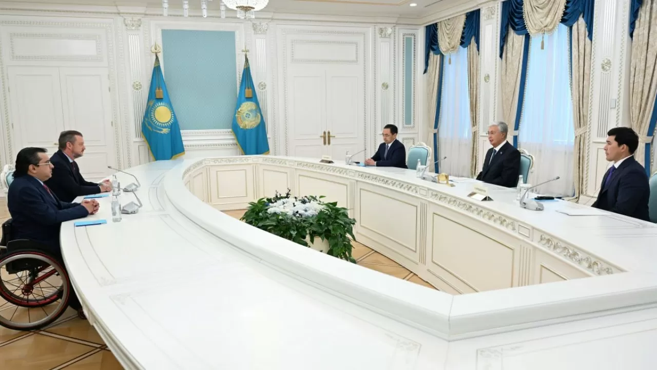 Президент РК обсудил развитие паралимпийского спорта 