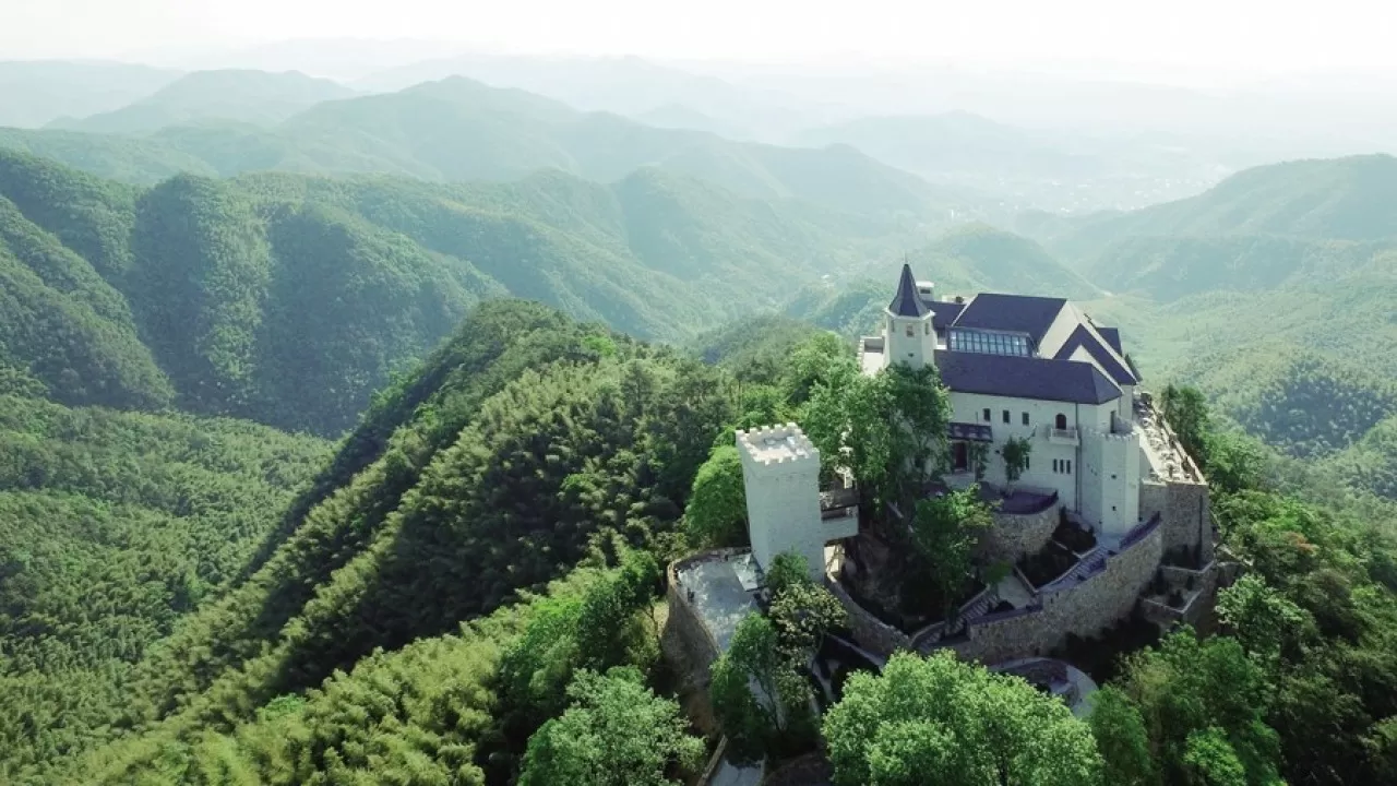 Naked Castle: шотландский след в горах Китая 