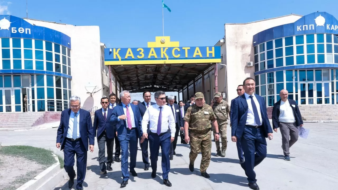 Что происходит в пунктах пропуска на границе Казахстана и Кыргызстана 