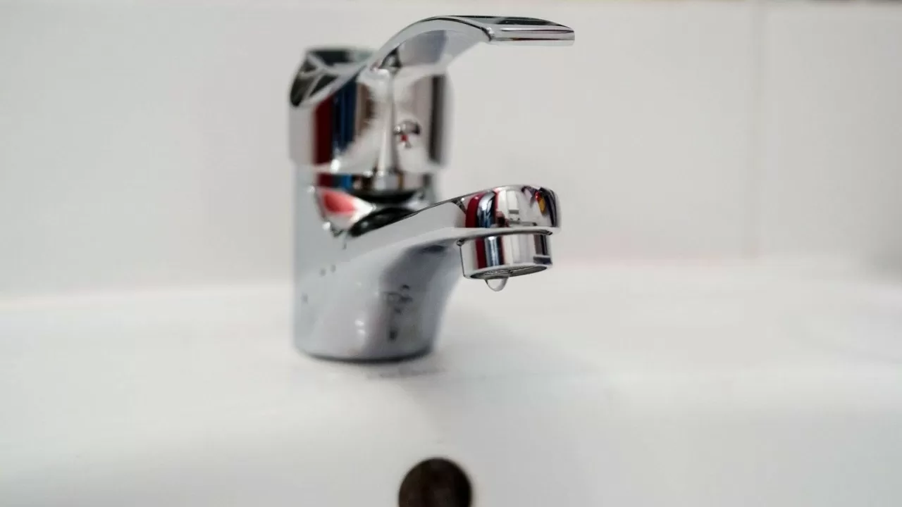 На нескольких улицах Алматы отключат холодную воду