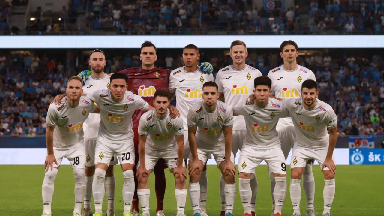 Шілтердегі балапанмен секс онлайн видео Жетілген киска оргазмы