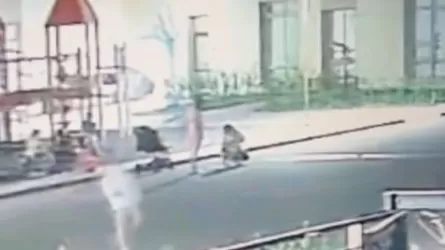 Полиция Алматыда 2 жасар баланы алып ұрған жасөспірімге қатысты тергеу жүргізіп жатыр 