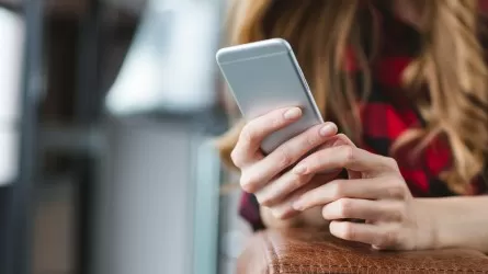 Как избавиться от привычки сидеть в телефоне по утрам 