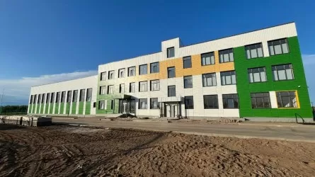 Аким ЗКО проверил качество строительства школ в рамках проекта "Келешек мектептер"