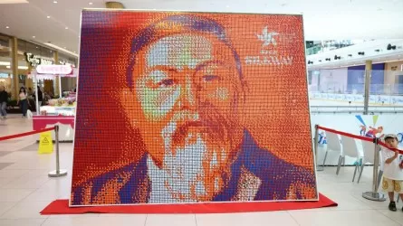Астанада 3 мың рубик текшесінен Абайдың алып портреті жасалды