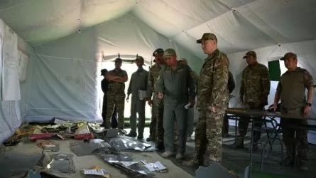 Спасатели не прекращают поиски экипажа пропавшего вертолета  