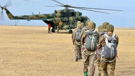 Казахстанские десантники прошли боевое крещение в воздухе 