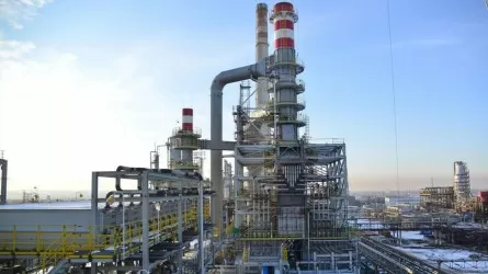 Шымкенттегі мұнай өңдеу зауытында автокөтергіш аударылып, 2 жұмысшы қаза тапты