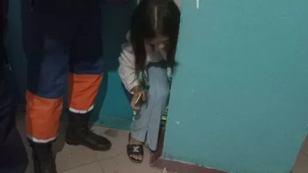Таразда лифтте қалып қойған 4 адам құтқарылды