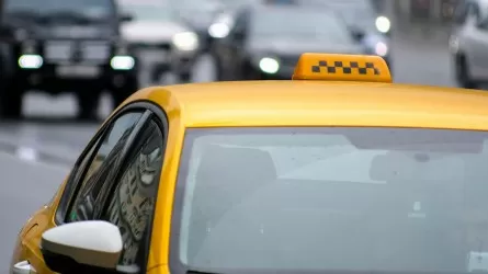 Укусил и избил таксиста, не желая оплачивать поездку: как наказали нетрезвого пассажира 