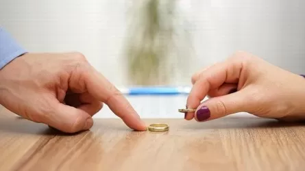Посольства Казахстана получат право оформлять разводы еще по одной причине