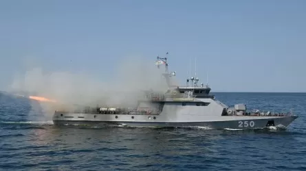 ВМС Казахстана отразили атаку условного противника в Каспийском море 