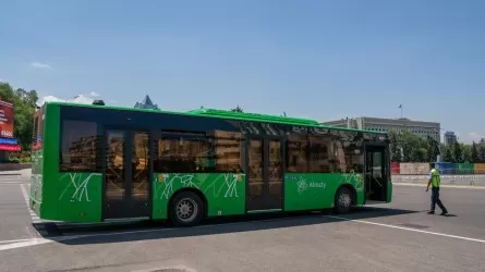 Алматыда автобус жолдан өтіп бара жатқан әйелді қағып өлтірді