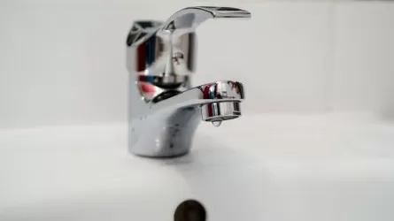 На нескольких улицах Алматы отключат холодную воду