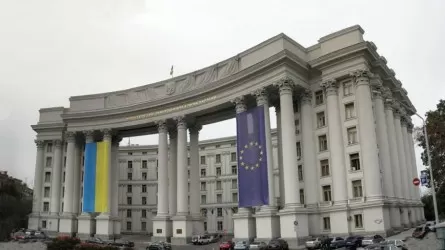 Киев призвал Венгрию не указывать Зеленскому: конфликт вокруг нефтепровода "Дружба"