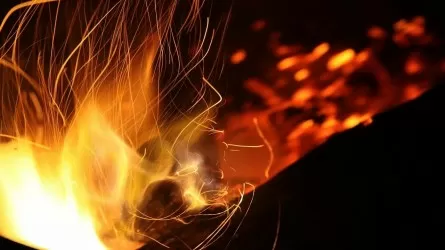  Дети оказались заперты в горящей квартире в Кызылорде
