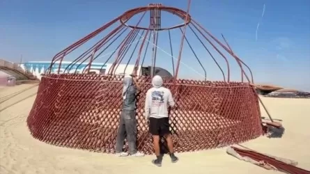 АҚШ шөлінде қазақтың киіз үйі құмды дауылға төтеп берді
