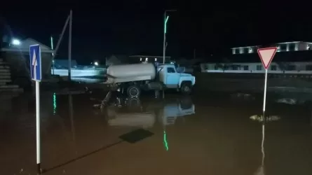 Арал қаласының көшелерін су басып қалды