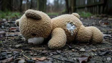 Умер 1,5-годовалый ребенок, выброшенный матерью из окна в Павлодаре