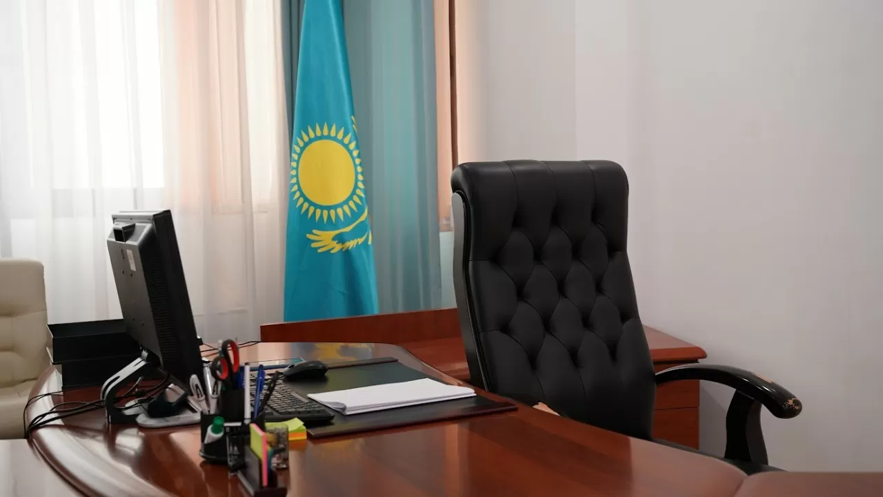 Директорларды мектепті тастай салып қашуға мәжбүрлейтін "сұмдық" бастама көтерілді 