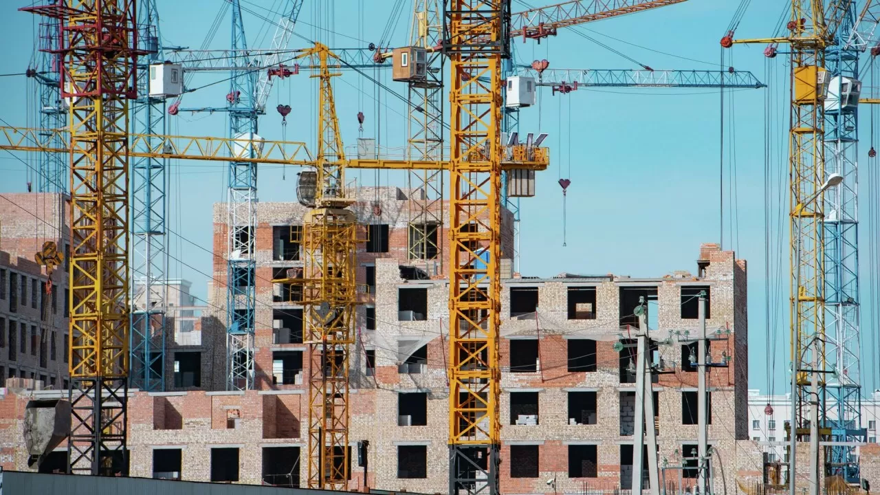 Жалған келісімшарт бойынша 70 млрд теңге: Алматыда құрылыс саласындағы алаяқтық әшкере болды