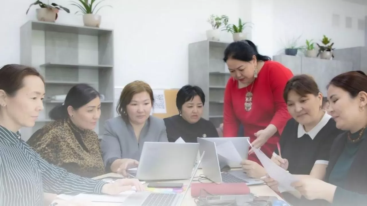 Жыл соңына дейін тағы 30 мыңнан астам педагог курстан өтеді