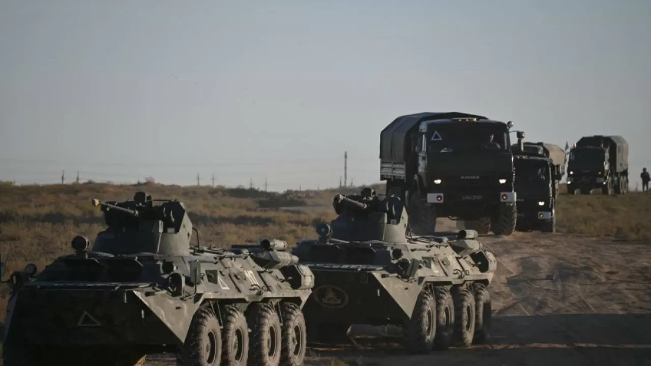 На западе РК проходят масштабные военные маневры 