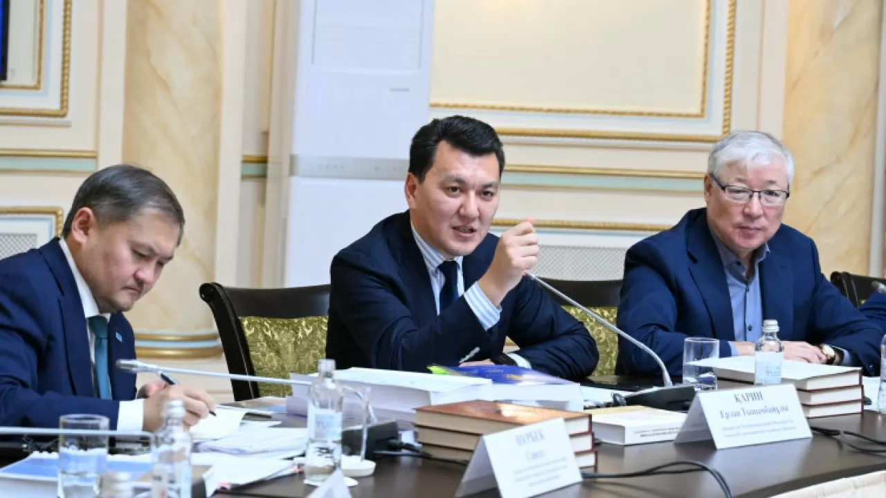 Редакция алқасы Қазақстан тарихының екінші томын басып шығаруға әзірлеу үшін бекітті