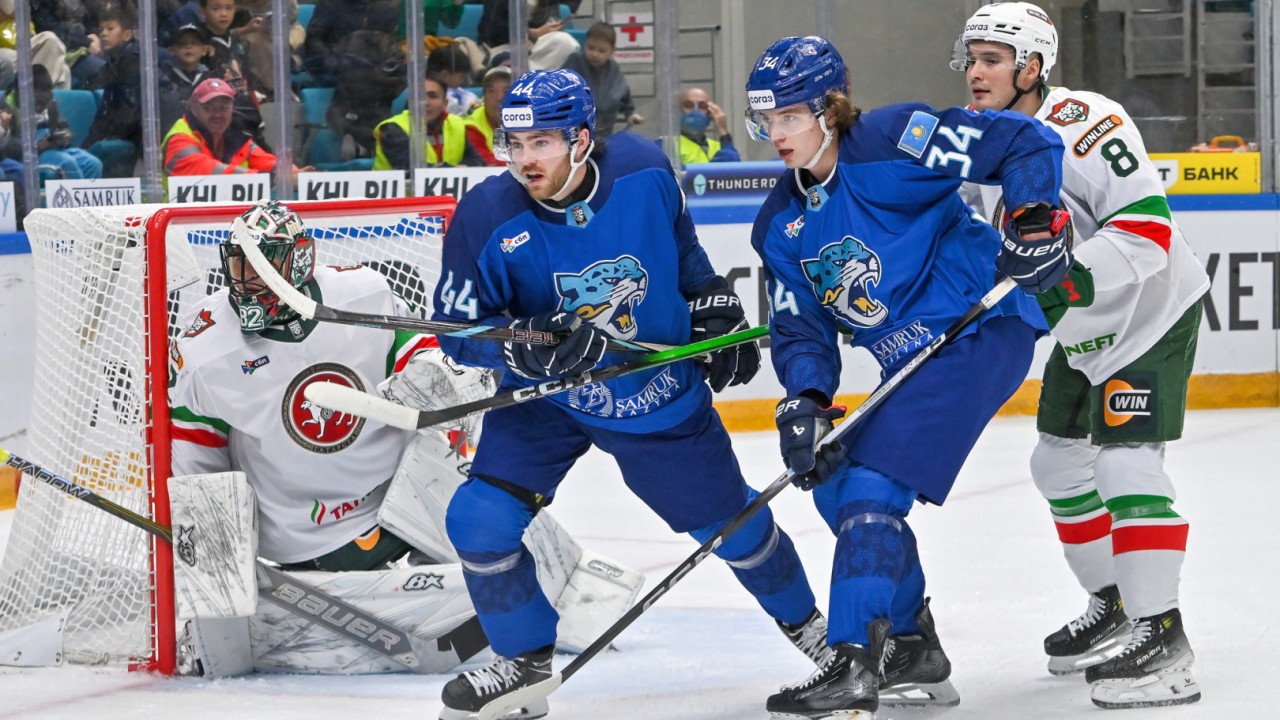 Ойыншықтары бар бірінші аналь