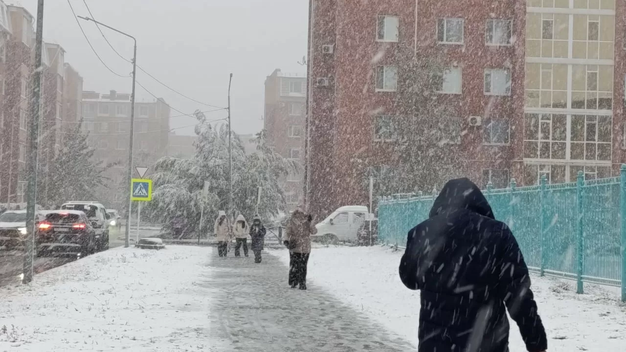 Снег с дождем спровоцировал сразу 12 крупных ДТП в Костанайской области 