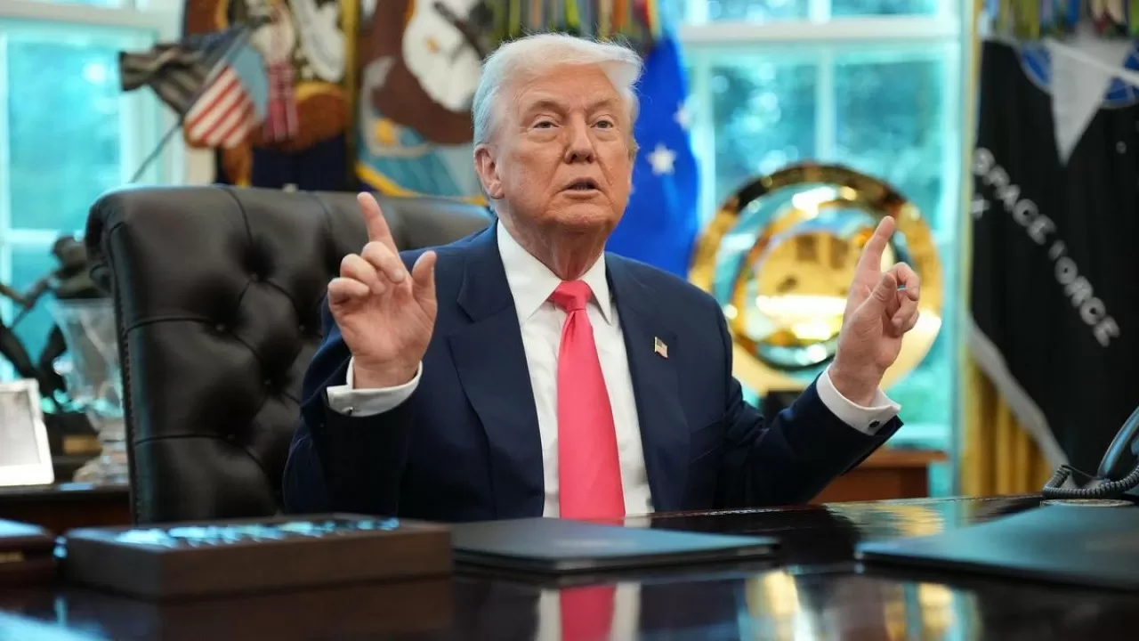 Дональд Трамп өзін сынайтын телеарналарды лицензиясынан айыруды ұсынып отыр