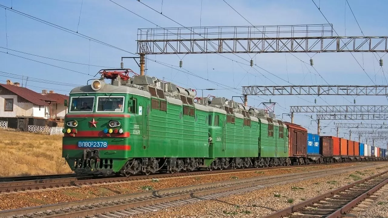 Угроза на рельсах: сенаторы рассказали, как старые вагоны могут остановить экономику Казахстана