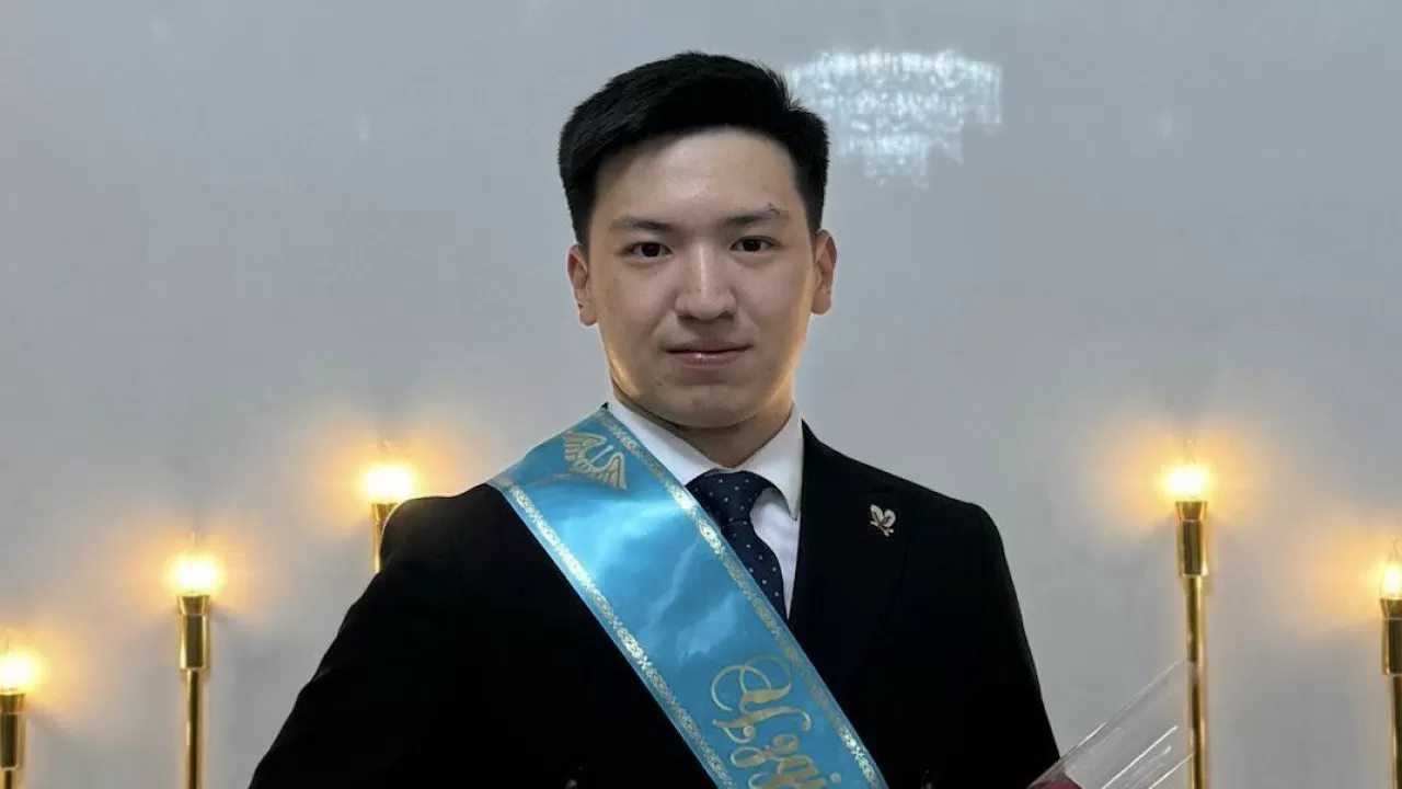 Атыраулық фельдшер ұшақ бортында жолаушының өміріне араша түсті