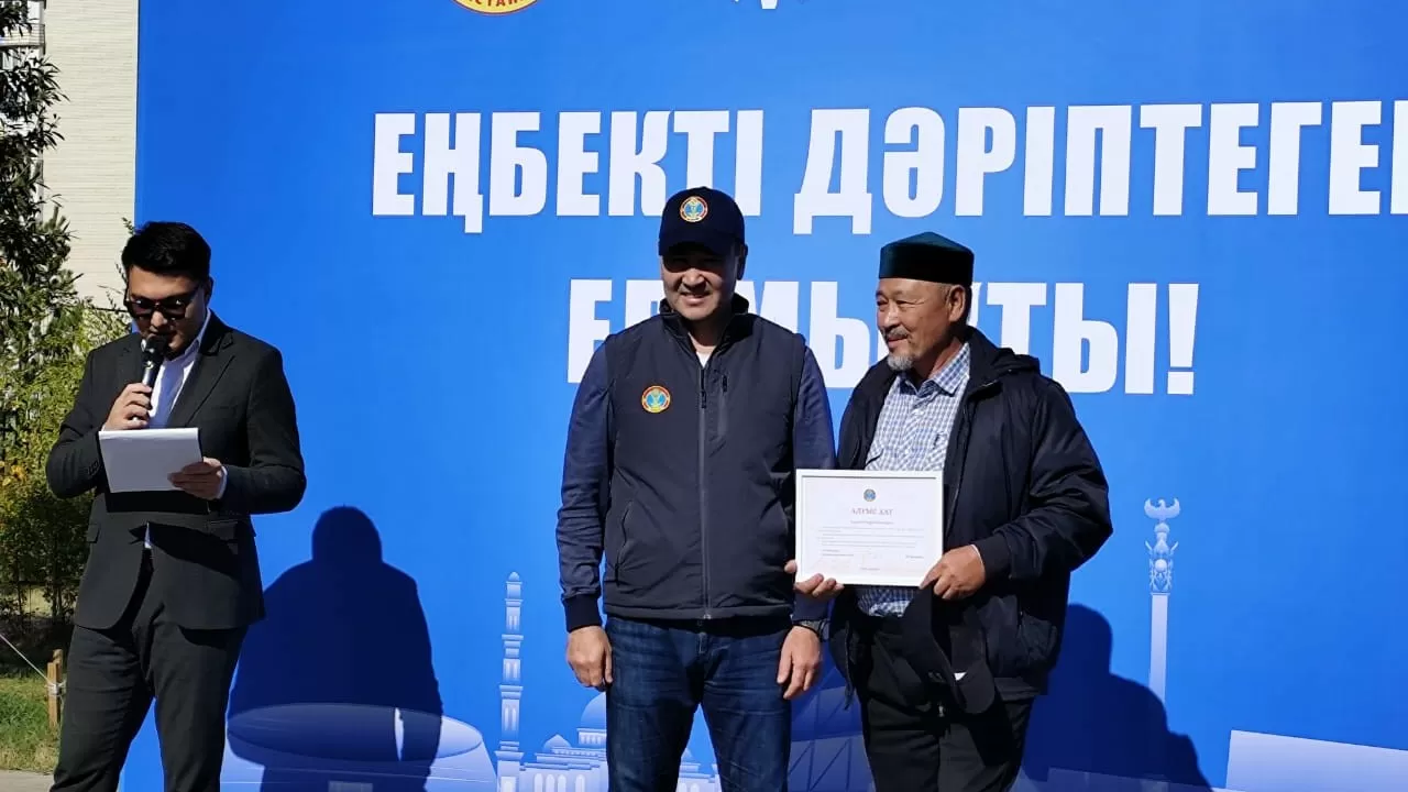 В Астане открыли "Аллею рабочих профессий"