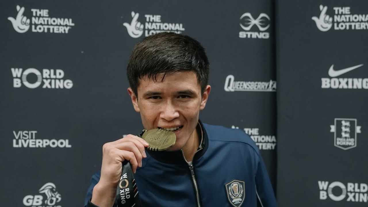 Белбеусіз порно Белдікпен ұрып-соғу мен жазалаудың эротикалық видеосы