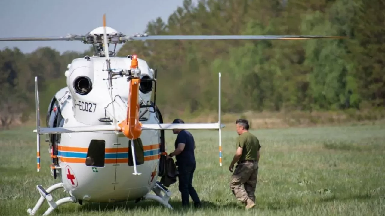 Ауыр хәлде жатқан 49 жастағы науқас Өскеменге тікұшақпен жеткізілді