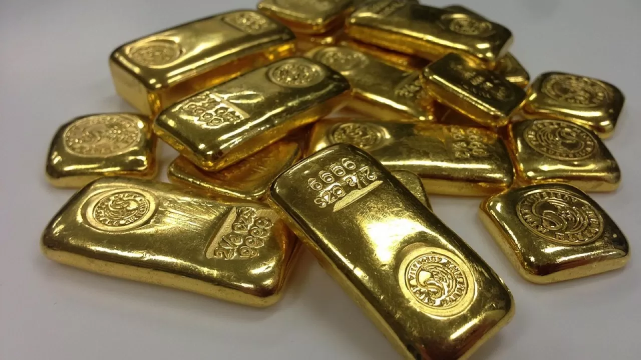 Золото обновило исторический максимум выше 3500 долларов 