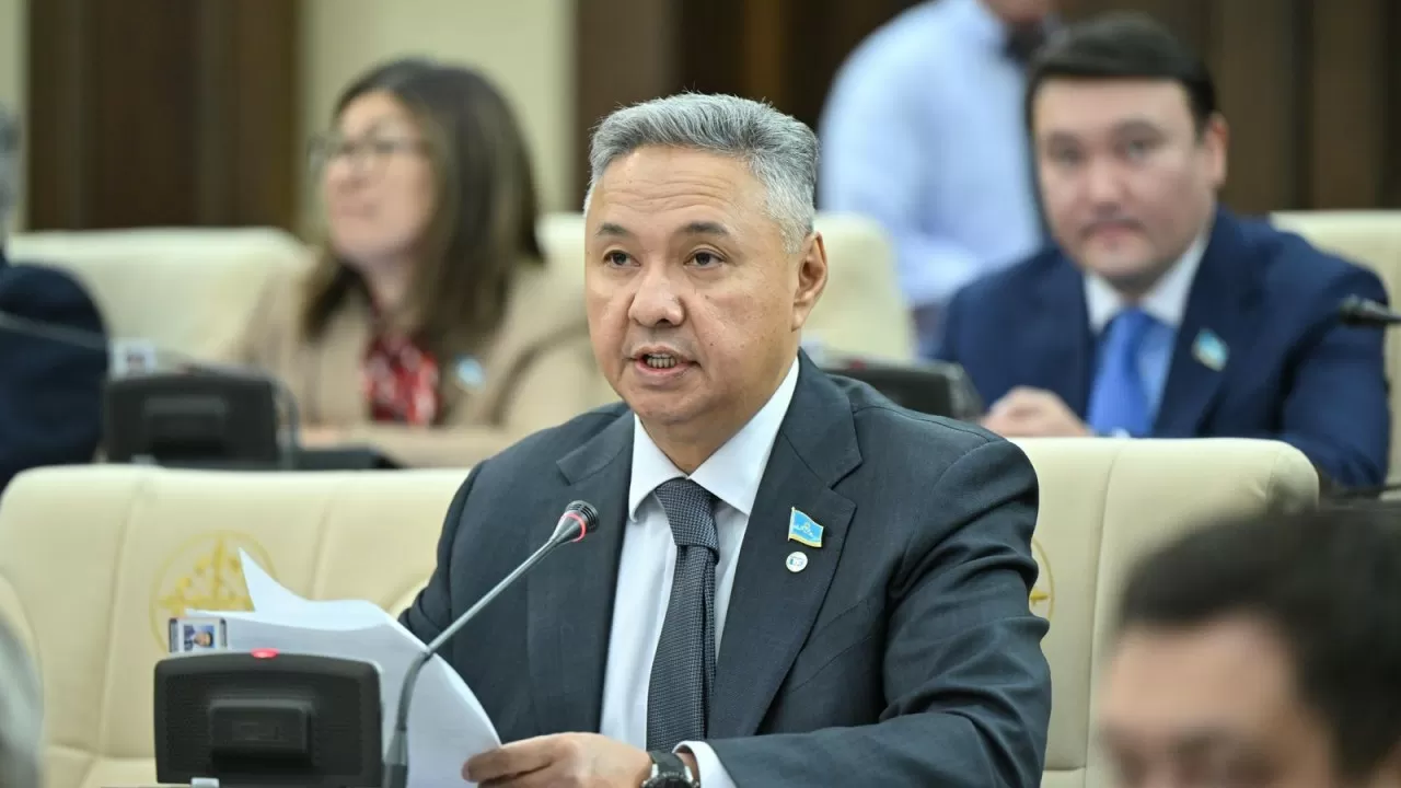 Партия "Ак жол" поддержала инициативу о переходе к однопалатному парламенту