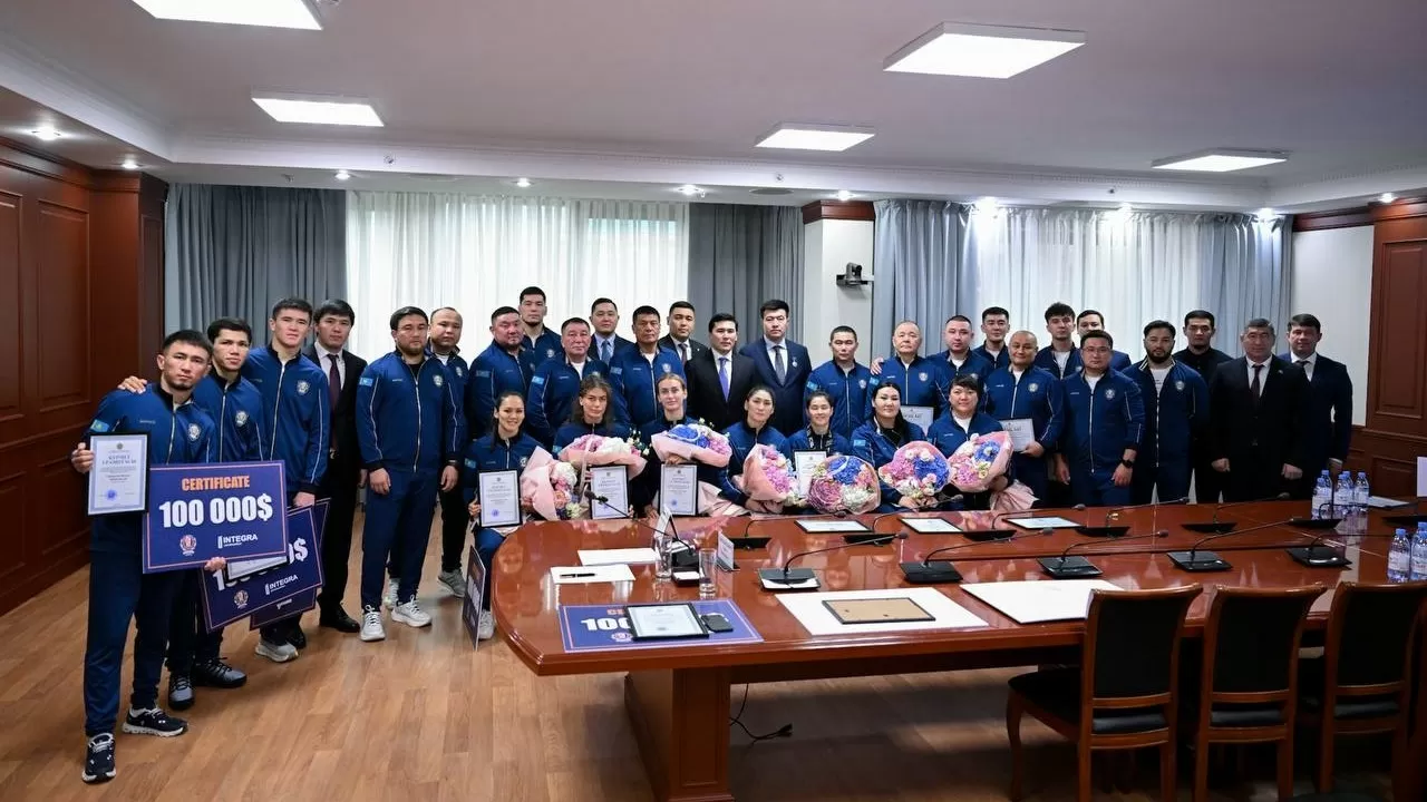 "100 мың доллардан...": Бокстан әлем чемпионатының жеңімпаздары мен жүлдегерлеріне сыйақы берілді