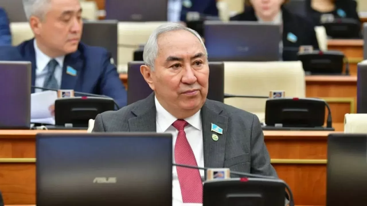 Депутат Жигули Дайрабаев еттің қымбаттауына кімдер жауапты екенін айтты 