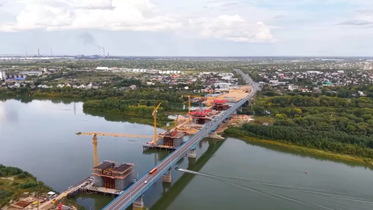 Через Иртыш возводят уникальный мост Казахстана 