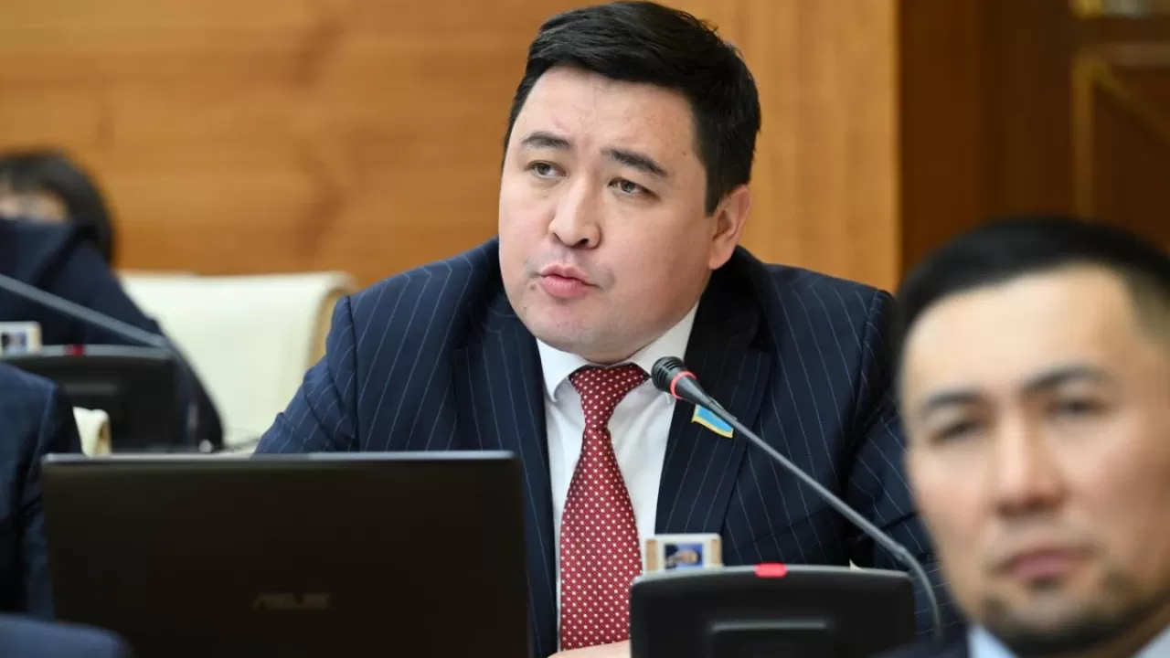 "Футболға 31 млрд теңге жұмсалған": Депутат жаттықтырушылардың жалақысын көбейтуді ұсынды