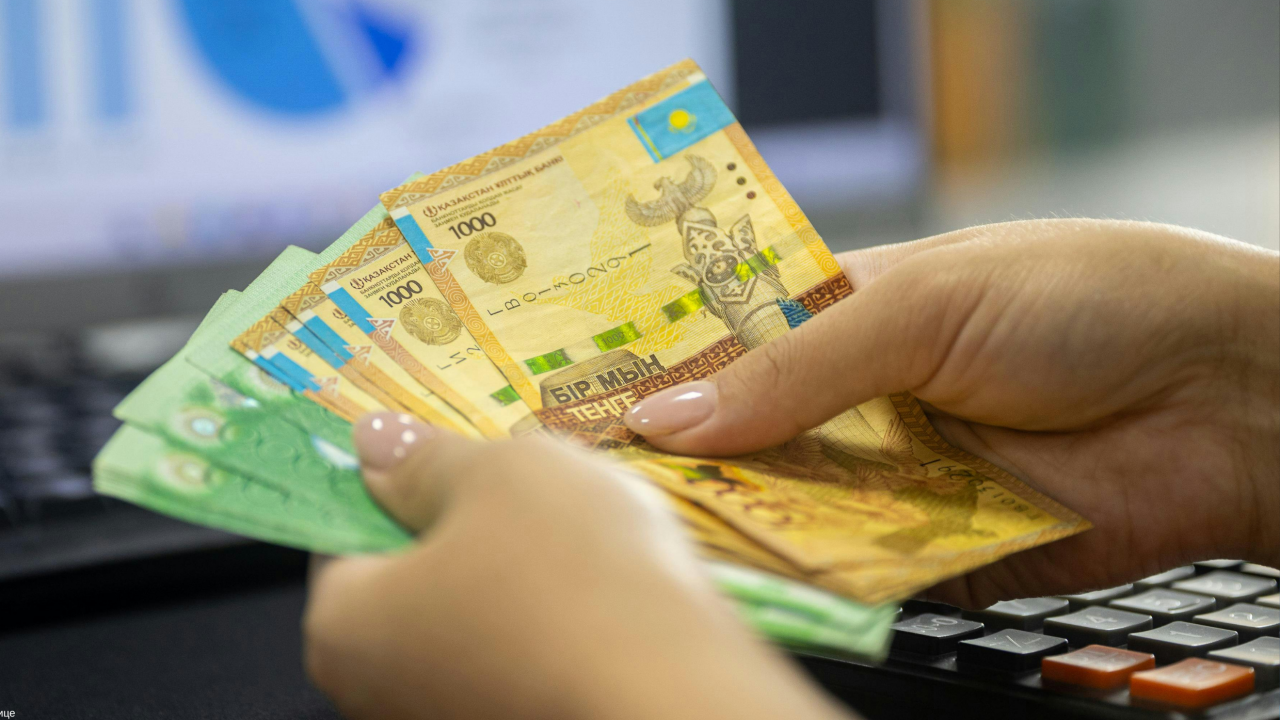 Hooked 2010 порно фильмін қараңыз