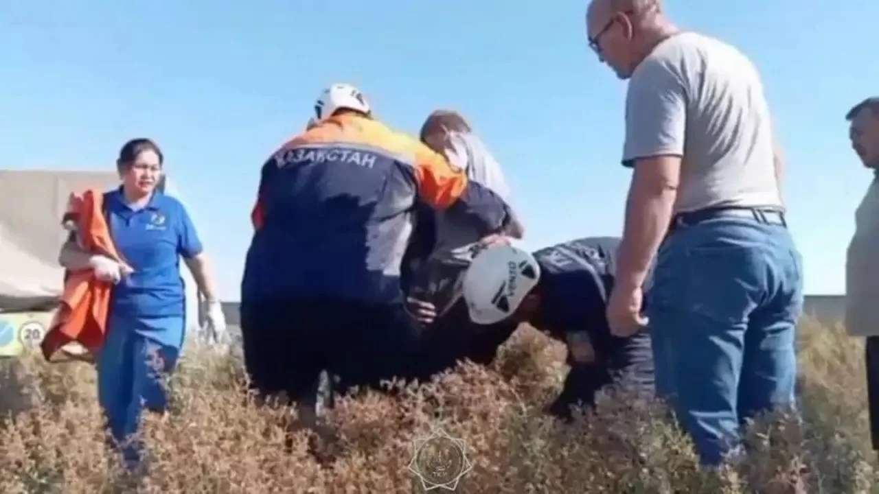 Подросток на лошади упал в пятиметровую яму в Шымкенте