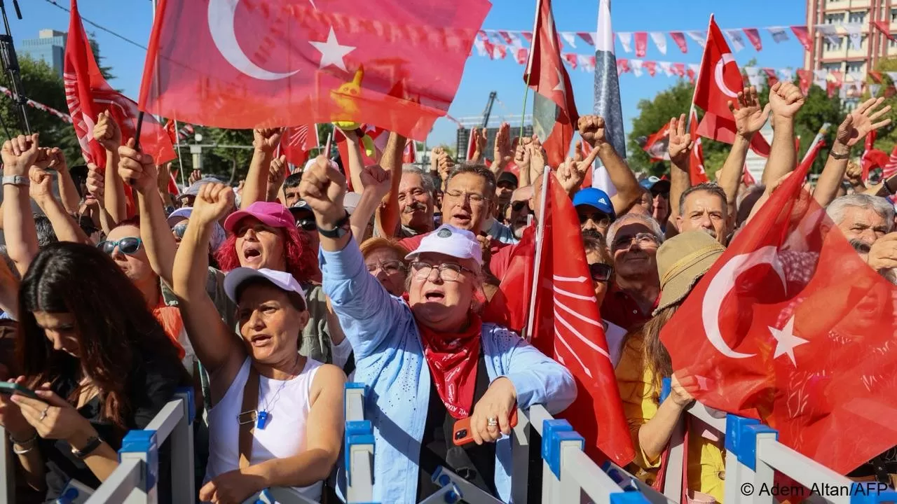 Турцию охватили массовые митинги оппозиции