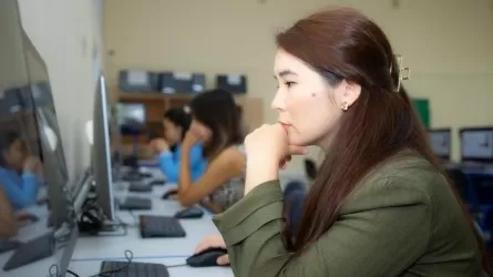 200 мыңнан астам педагог жасанды интеллектіні қолдануға арналған тегін курстан өтті 