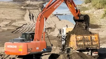 Коксарайский гидроузел чистят в Туркестанской области  