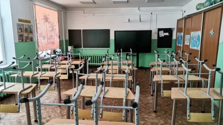 В Атырау школу лишили лицензии, а родителей - денег